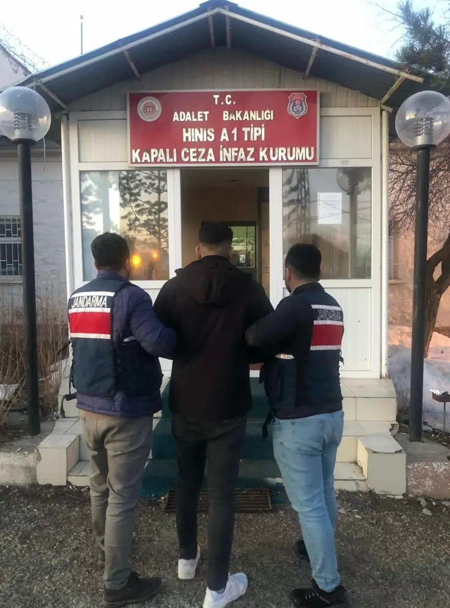 Erzurum’da Nitelikli Cinsel İstismar Suçundan Aranan Şahıs Yakalandı