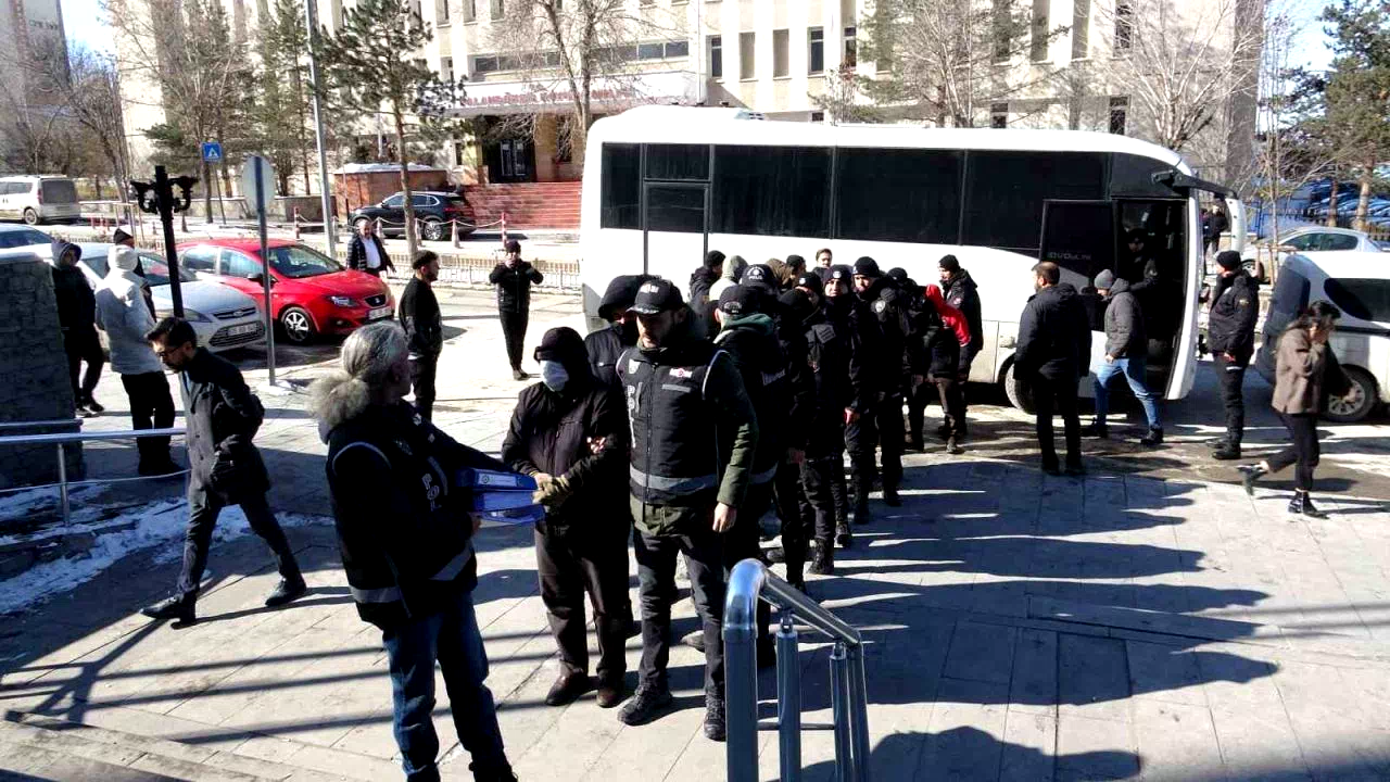 Erzurum’da Organize Suçlarla Mücadele Ekiplerinin Operasyonunda 21 Şüpheliden 7’si Tutuklandı