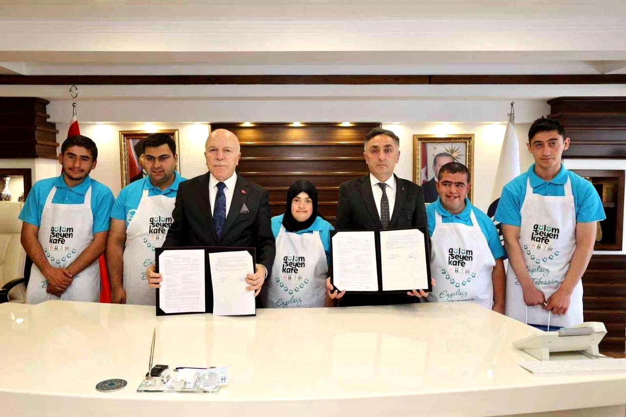 Erzurum’da özel bireylere istihdam desteği: Gülümseyen Down kafe