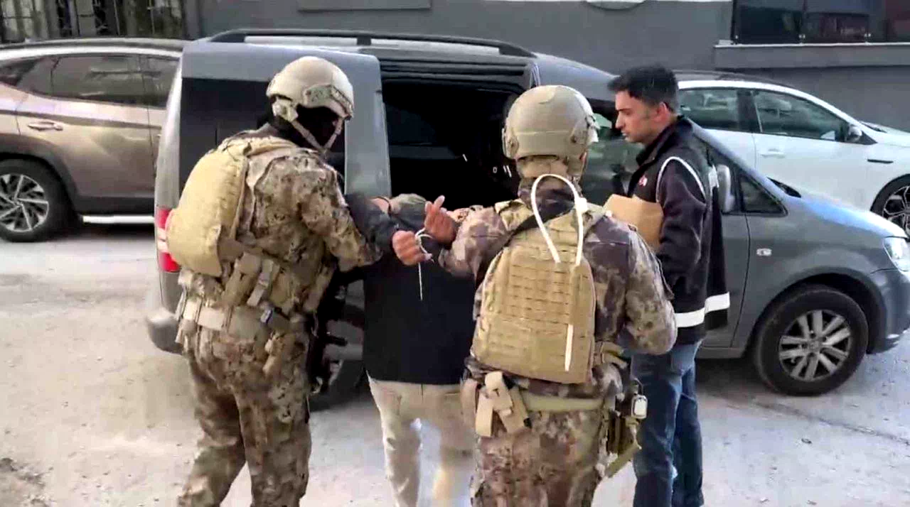 Erzurum’da polisten tefecilere şafak operasyonu: 3 tutuklama