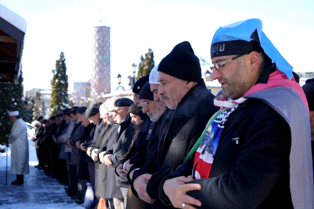 Erzurum’da şehitler için gıyabi cenaze namazı