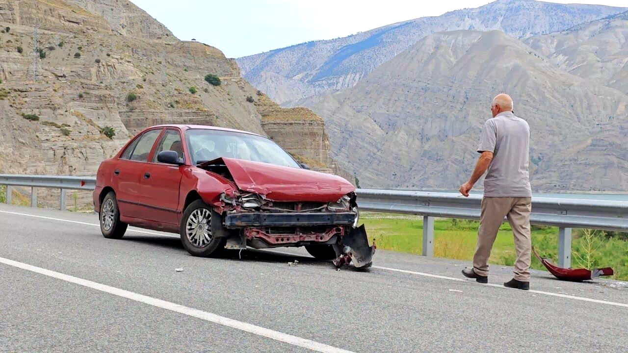 Erzurum’da trafik kazası, emniyet kemeri hayat kurtardı