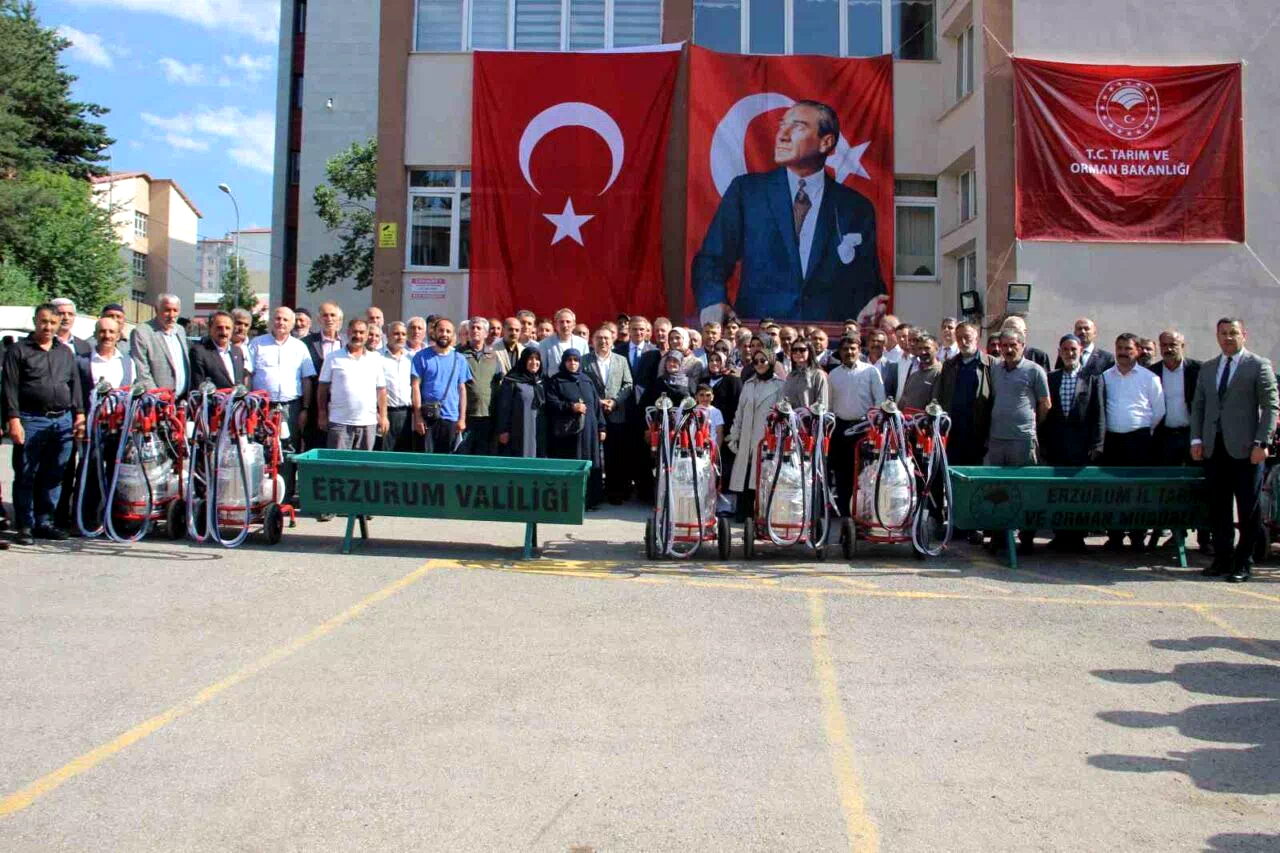 Erzurum’da yetiştiricilere 288 sıvat ve 120 süt sağım makinesi dağıtıldı