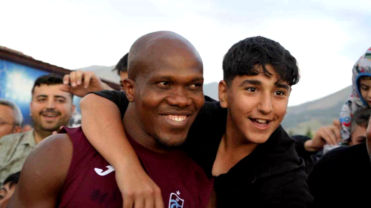 Erzurum’daki üçüncü taraftar buluşmasında Trabzonspor’a yine sevgi seli