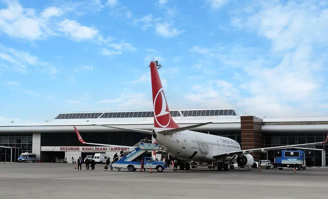 Erzurum Hava Limanı’ndan 2025’in ilk 3 ayında 306 bin 332 kişi uçtu, iç hatlar ve dış hatlar arasında ayrım yapıldı.