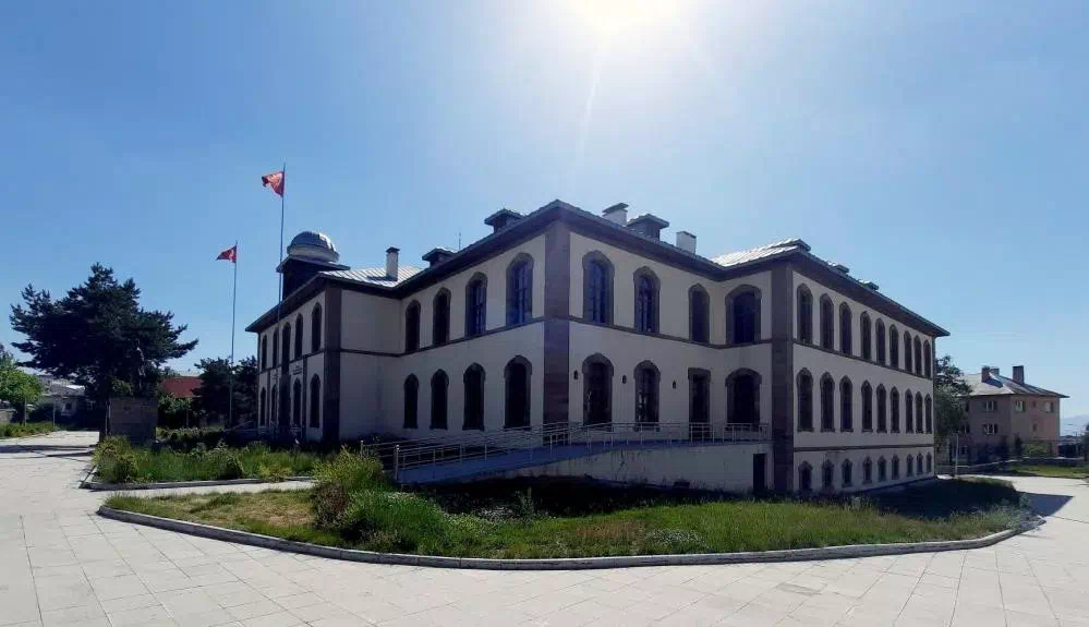 ERZURUM KONGRE BİNASI MİLLİ MÜCADELENİN SEMBOLÜ HALA YAŞIYOR.