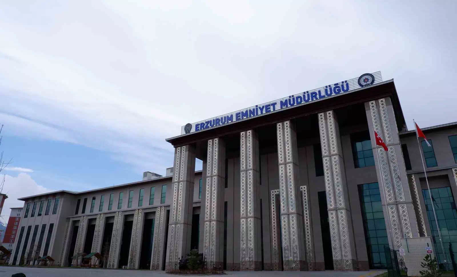 ERZURUM POLİSİ ŞUBAT AYINDA 19 BİN 660 ARACI DENETLEDİ