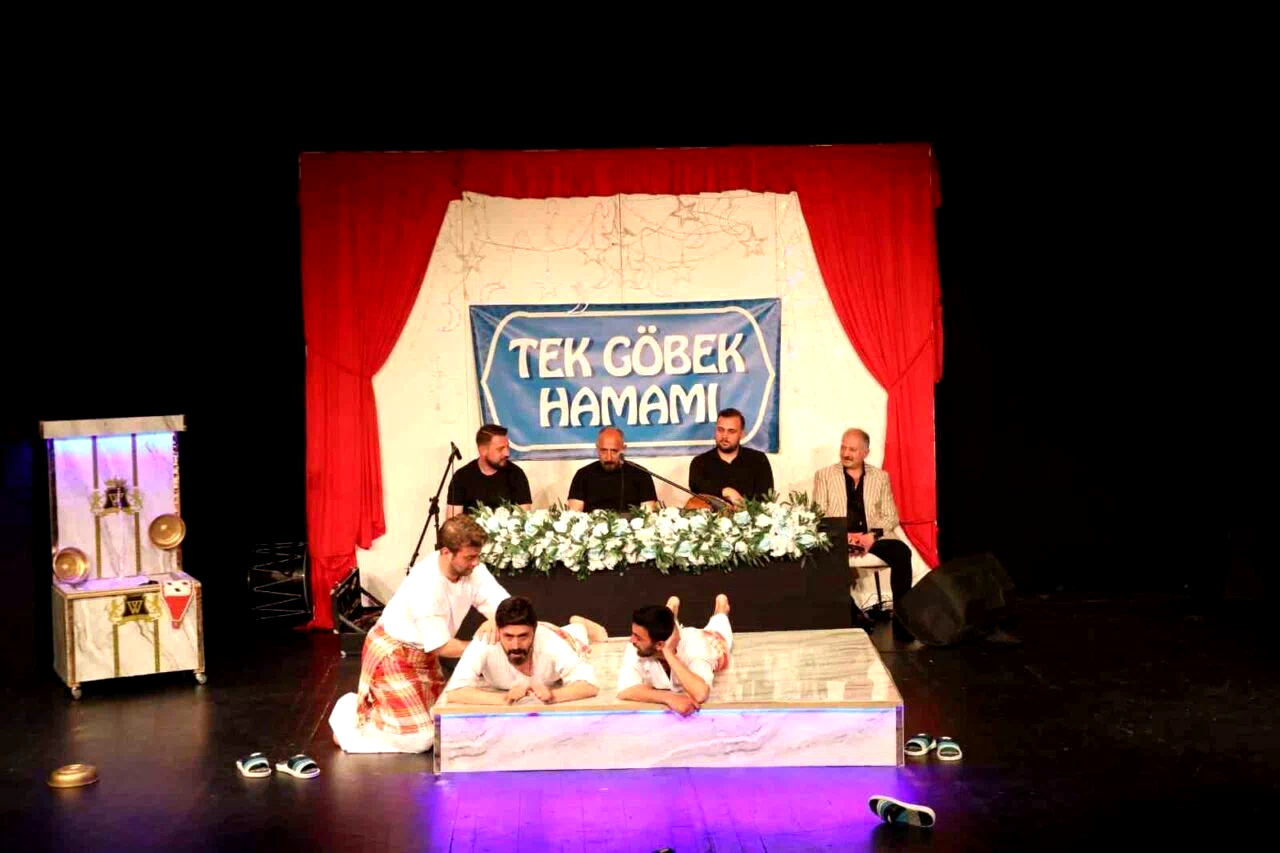 Erzurum Şehir Tiyatroları “Hançer Havası” ile Ordu’da sahne aldı