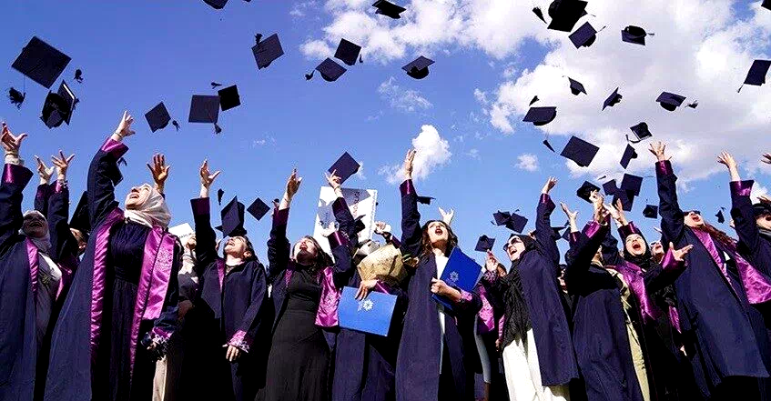 Erzurum Teknik Üniversitesi 2024-2025 akademik yılı mezuniyet töreni kurumsal bir coşku ile gerçekleştirildi