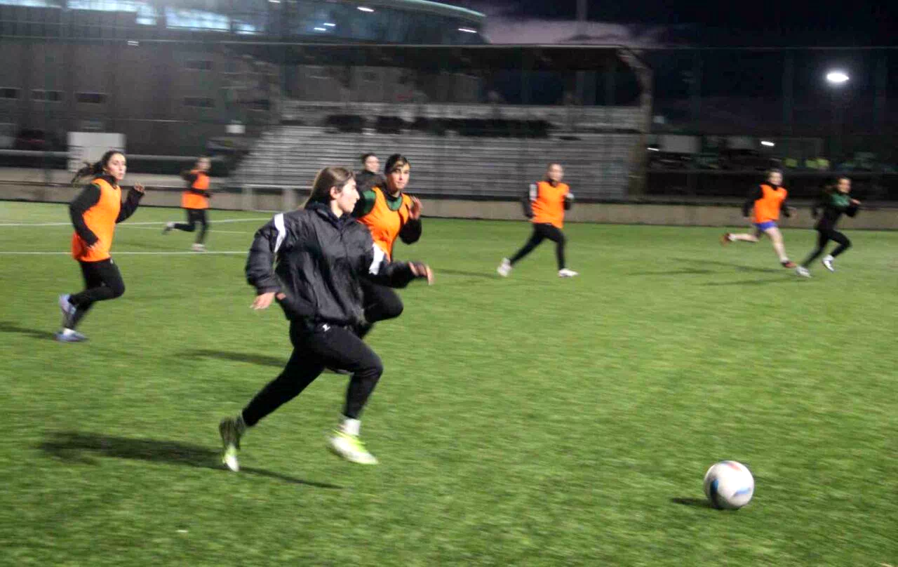 Erzurum’un ilk kadın futbol takımı, ilk profesyonel maçına çıkıyor