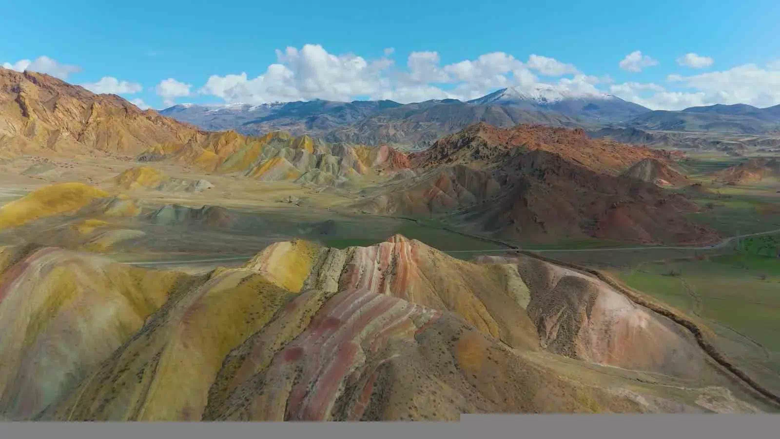 ERZURUM VALİLİĞİ, GÖKKUŞAĞI TEPELERİNİN EŞSİZ GÜZELLİĞİNİ TANITIYOR