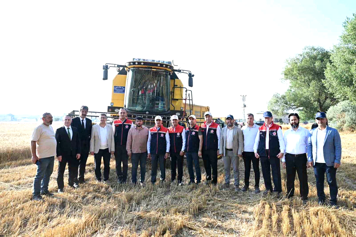 Erzurum Valisi Baruş’tan meslek lisesinde buğday hasadı