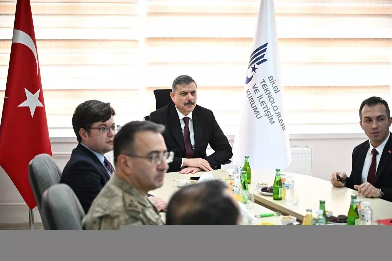 ERZURUM VALİSİ BTK’DAN DÜŞÜK YÖRÜNGE UYDU İSTASYONU PROJESİ İÇİN BRİFİNG ALDI.