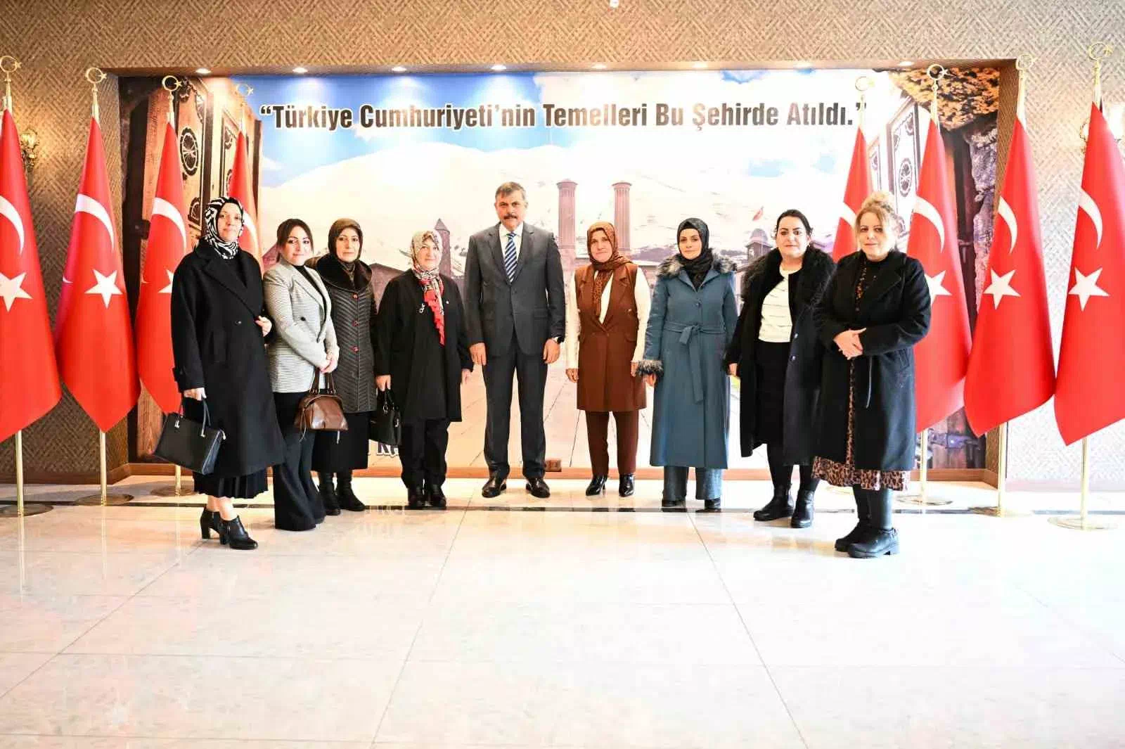Erzurum Valisi’nden Kadın Meclisi’ne Destek Mesajı