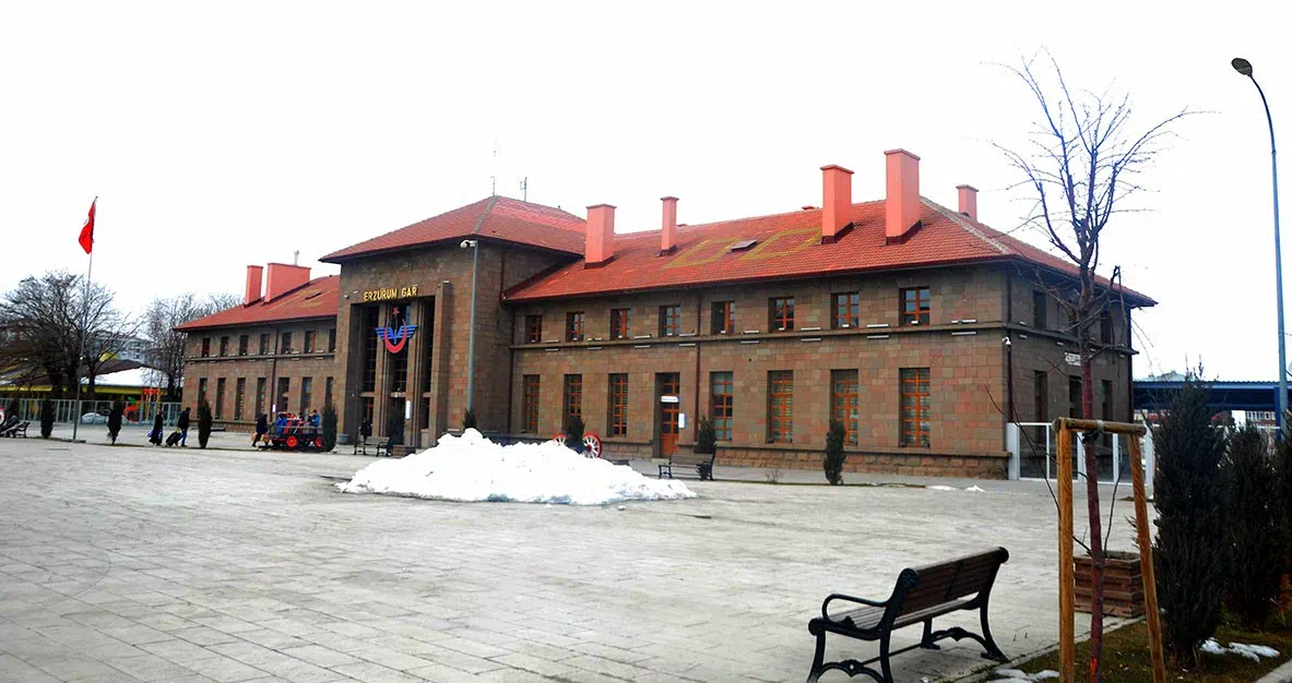 ERZURUM VE ÇEVRESİNDE SICAKLIKLAR ARTIYOR, UZMANLARDAN DON VE ÇIĞ UYARISI!