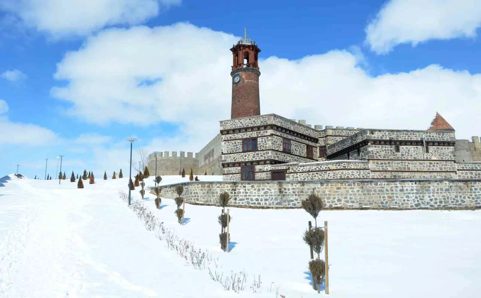 ERZURUM VE ÇEVRESİNE KAR YAĞIŞI UYARISI