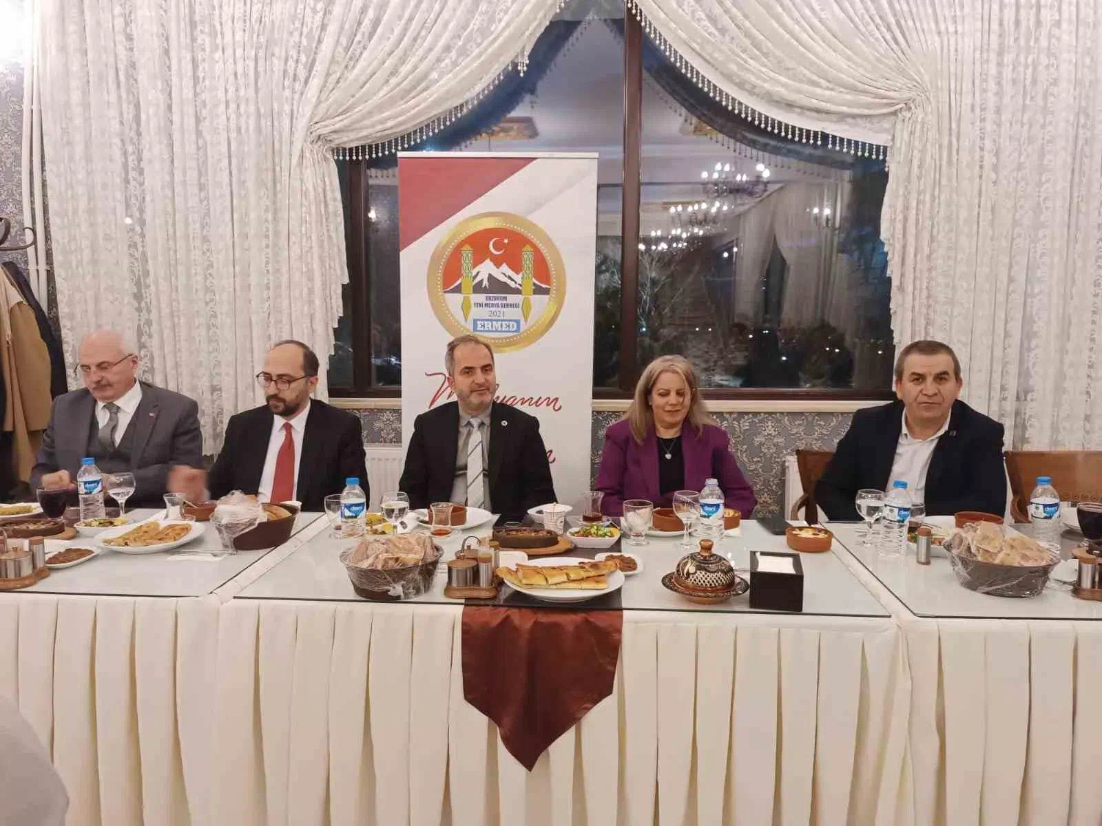 Erzurum Yeni Medya Derneği, Ramazan Ayı’nda Kent Protokolü ve STK Temsilcilerini Bir Araya Getirdi