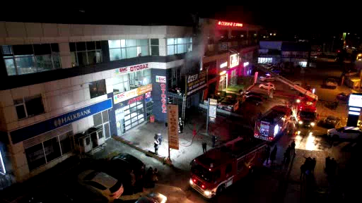 Erzurum’da sanayi sitesinde korkutan yangın: İtfaiye faciayı önledi