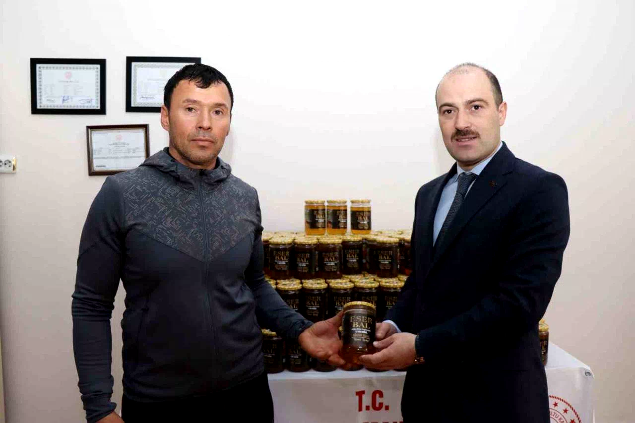 Erzurumlu bal üreticisinden örnek davranış