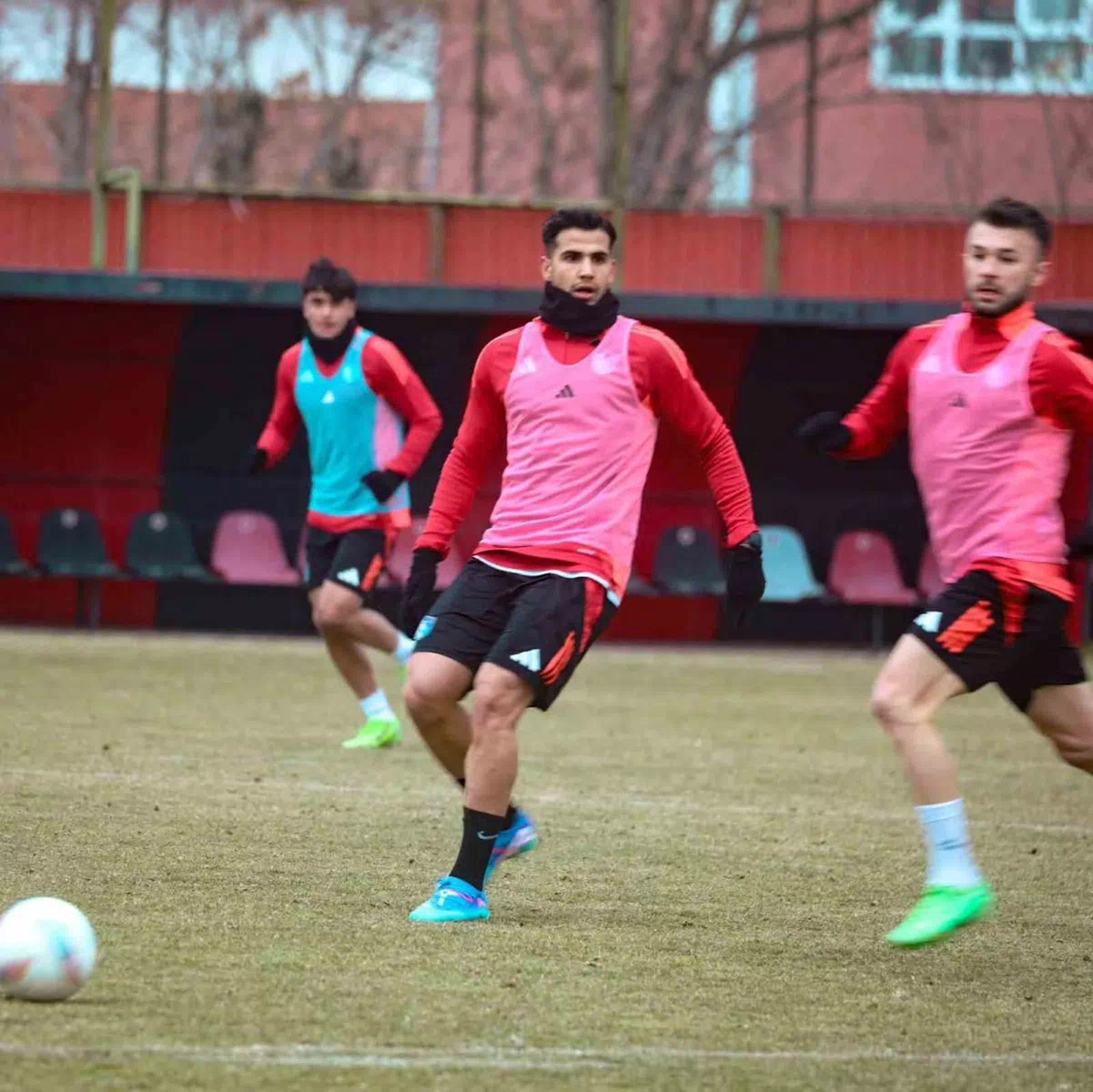 Erzurumspor FK, Sahada Yaşanan Sorun Nedeniyle Pendik Maçını Ankara’da Oynayacak.