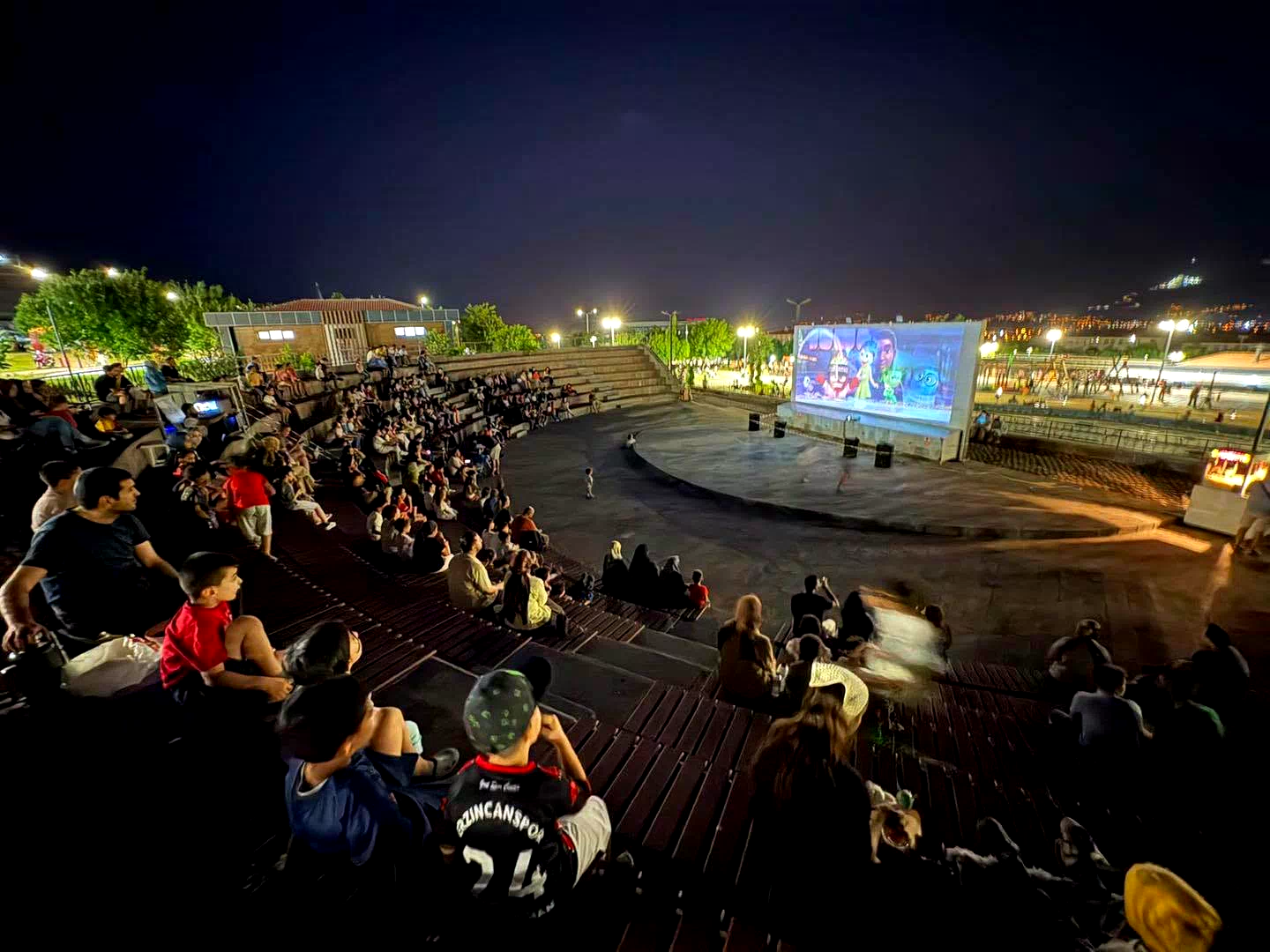 Esentepe’de açık hava sinema geceleri