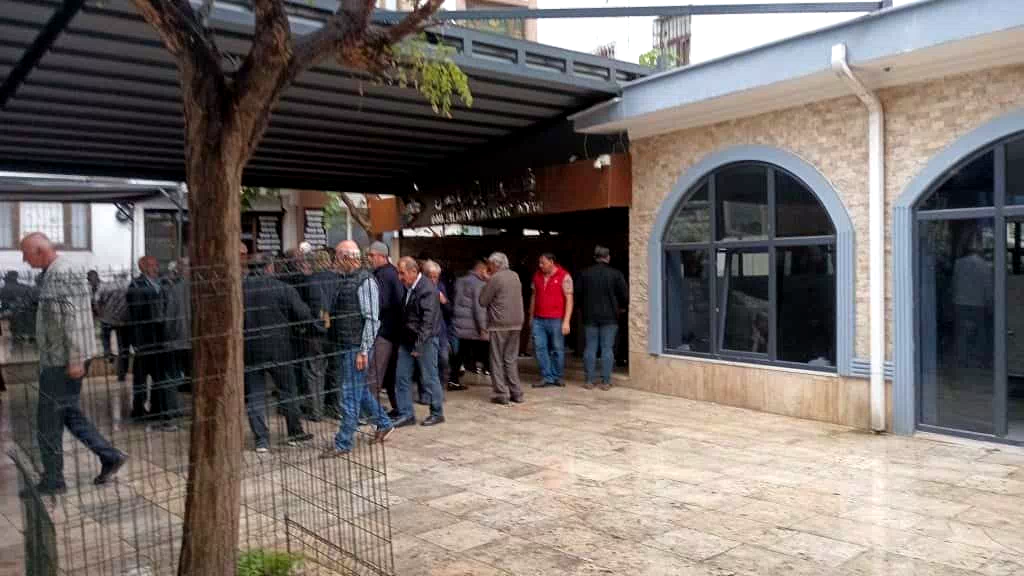 Eşi tarafından sokak ortasında öldürülen kadın son yolculuğuna uğurlandı
