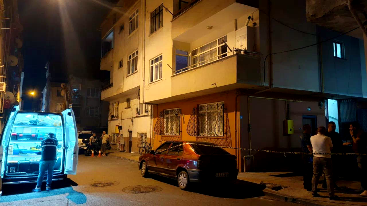Eşini vurup, aynı tabancayla kendi kafasına ateş etti