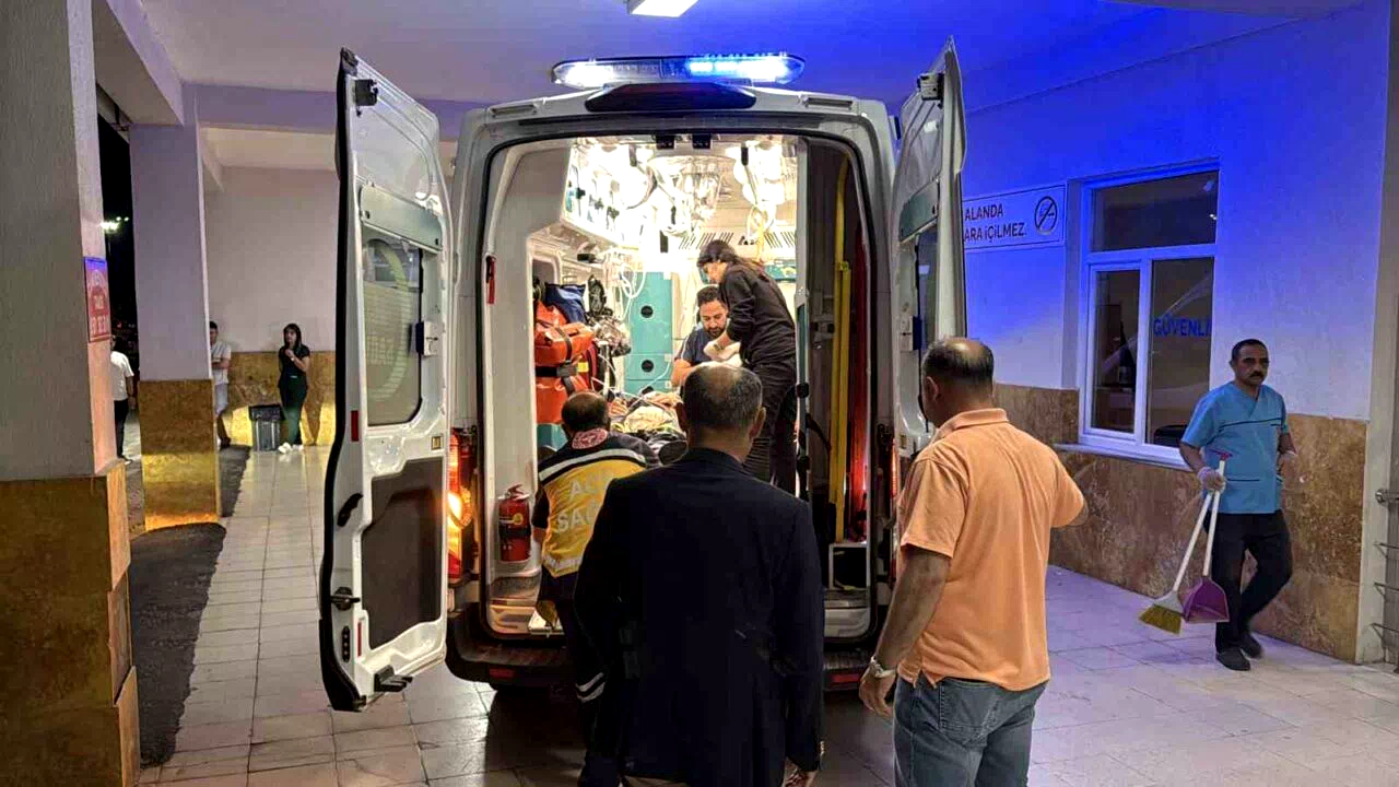 Eski Bitlis Valisi Karaömeroğlu, Sivas’ta trafik kazası geçirdi