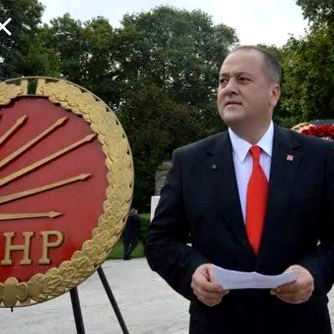 Eski CHP ilçe başkanı ofisinde ölü bulundu