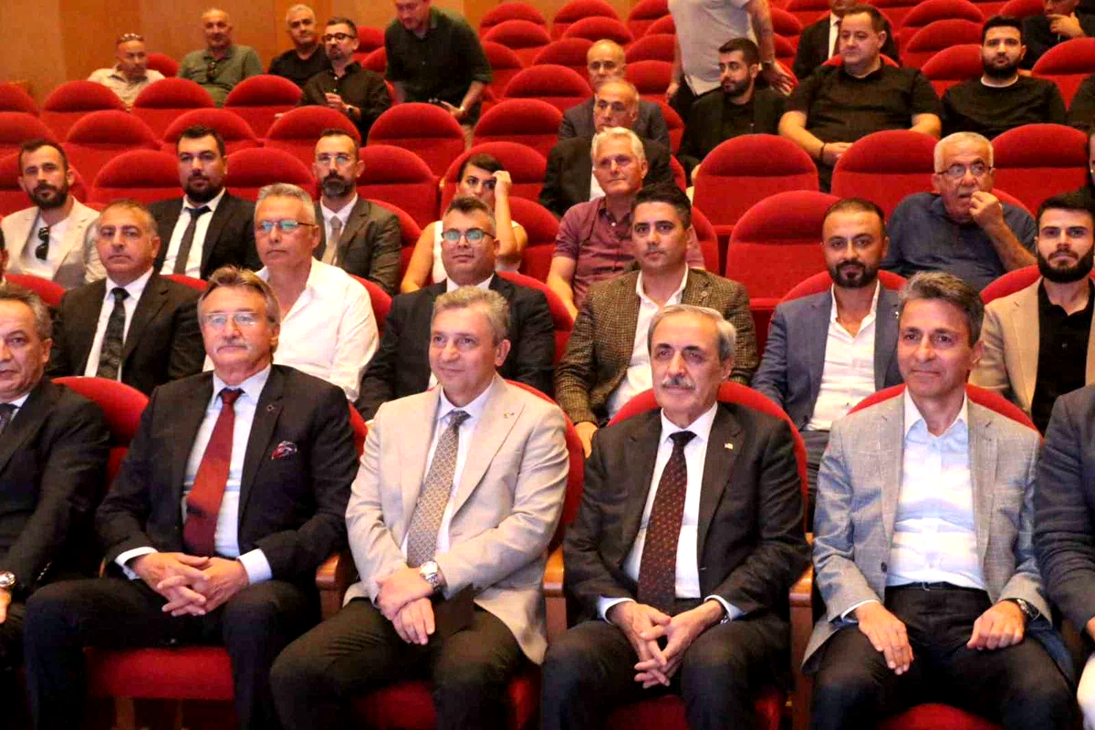 Eski Devlet Bakanı Kürşad Tüzmen: "Antalya yapı stoku olarak ciddi sıkıntıları olan bir şehir"