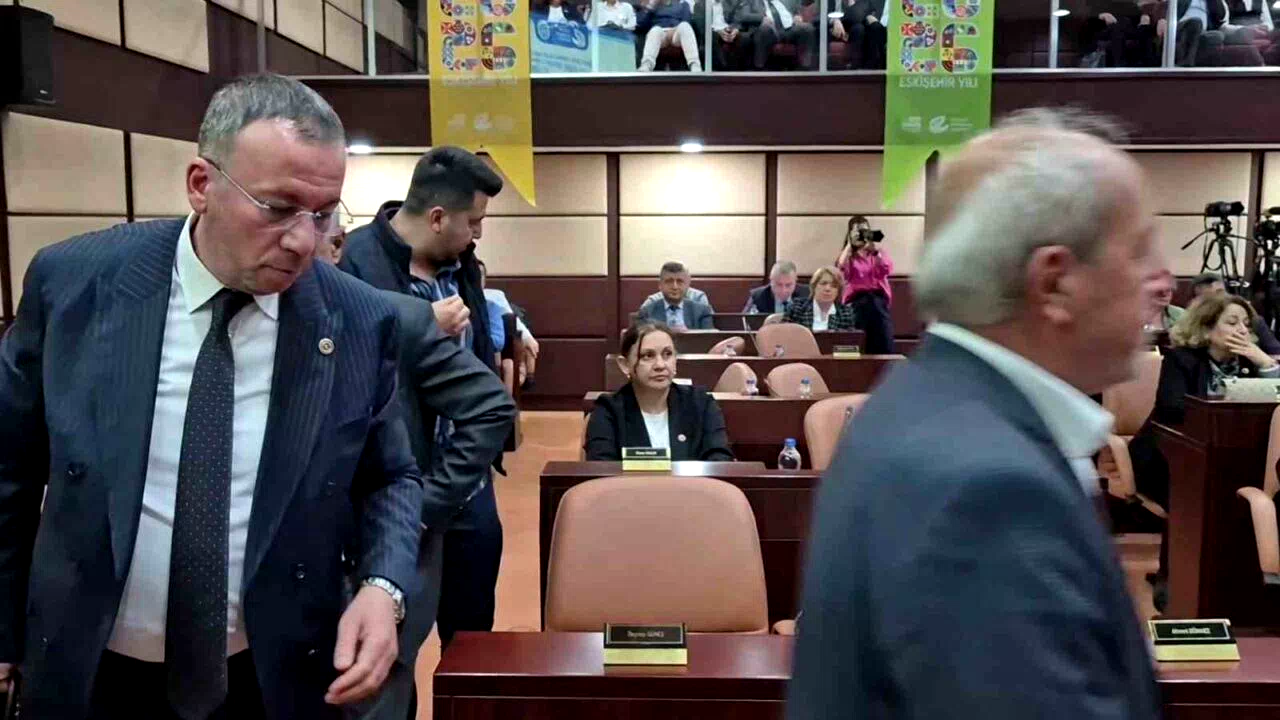 Eskişehir Büyükşehir Belediyesi Meclisi’nde ESKİ gerginliği