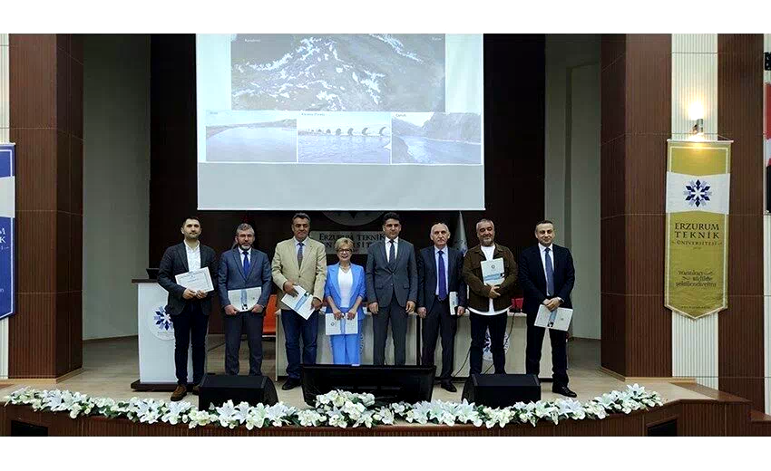 ETÜ’de “Erzurum şehrinin kültürel gelişim sürecinde önemli kurumlar” paneli ve “Arkeolojik kazılar sergisi” düzenlendi
