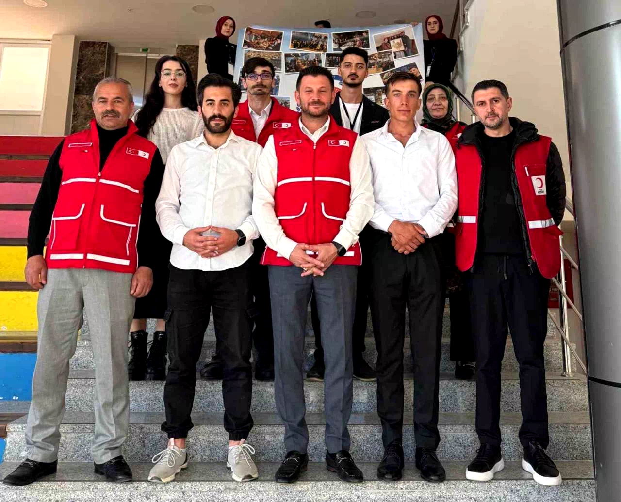 ETÜ öğrencilerinden anlamlı destek: “Gazze’ye nefes ol” kampanyasıyla Kızılay’a bağış