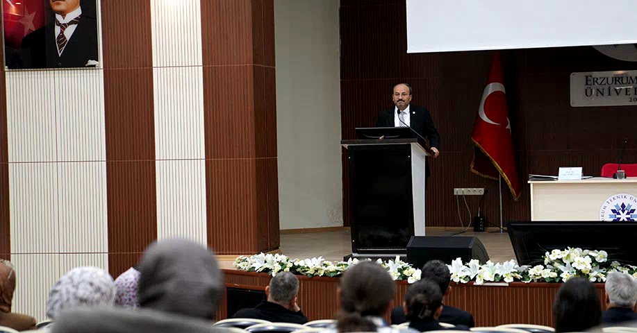 ETÜ’de "Terörsüz Türkiye: Tarihsel süreç, demokratikleşme ve hukuk devleti" paneli düzenlendi