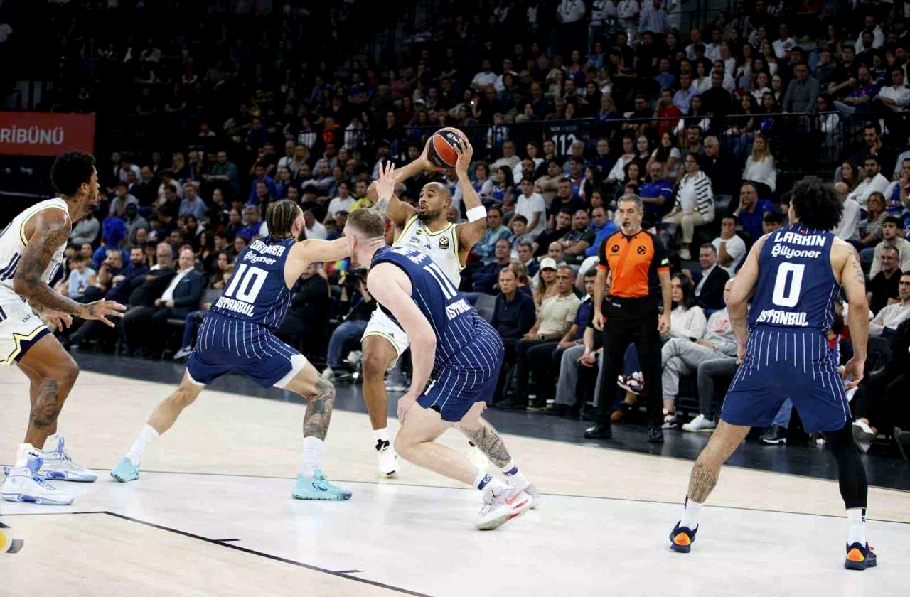 Euroleague: A. Efes: 69 – Fenerbahçe: 79