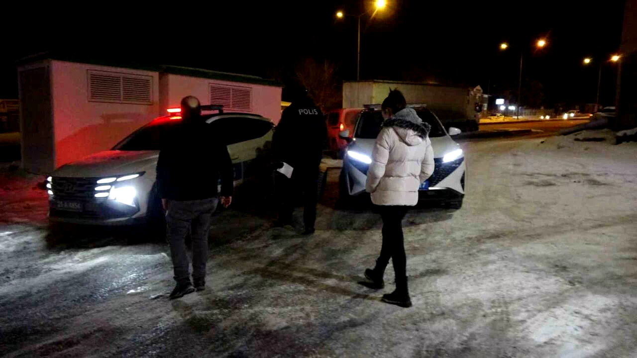 Evde zorla tutulduğunu iddia eden kadını polis ve itfaiye kurtardı