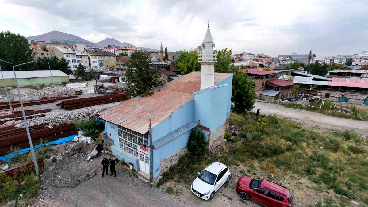 Evden bozma cami, kentsel dönüşümün ortasında zamana direniyor