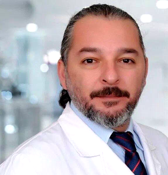 Evinin balkonunda başından vurulan doktor, yaklaşık 4 yıl sonra hayatını kaybetti