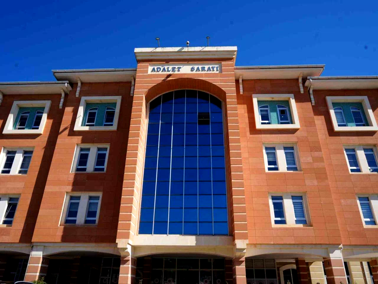 Evleneceği gün husumetlisini yaralayan şahıs ve arkadaşına 10 yıl hapis cezası