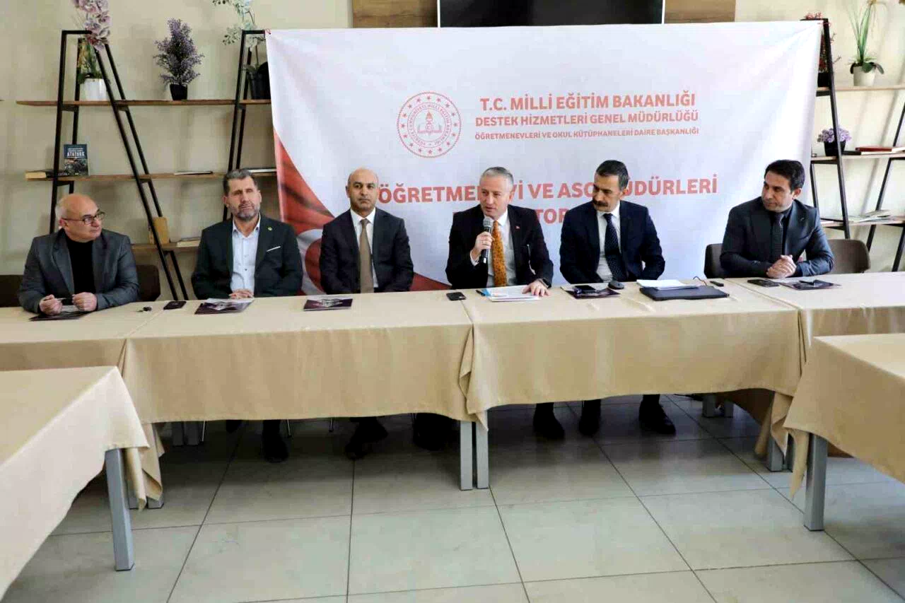 Farklı illerden gelen öğretmenevi müdürleri Ağrı’da bir araya geldi