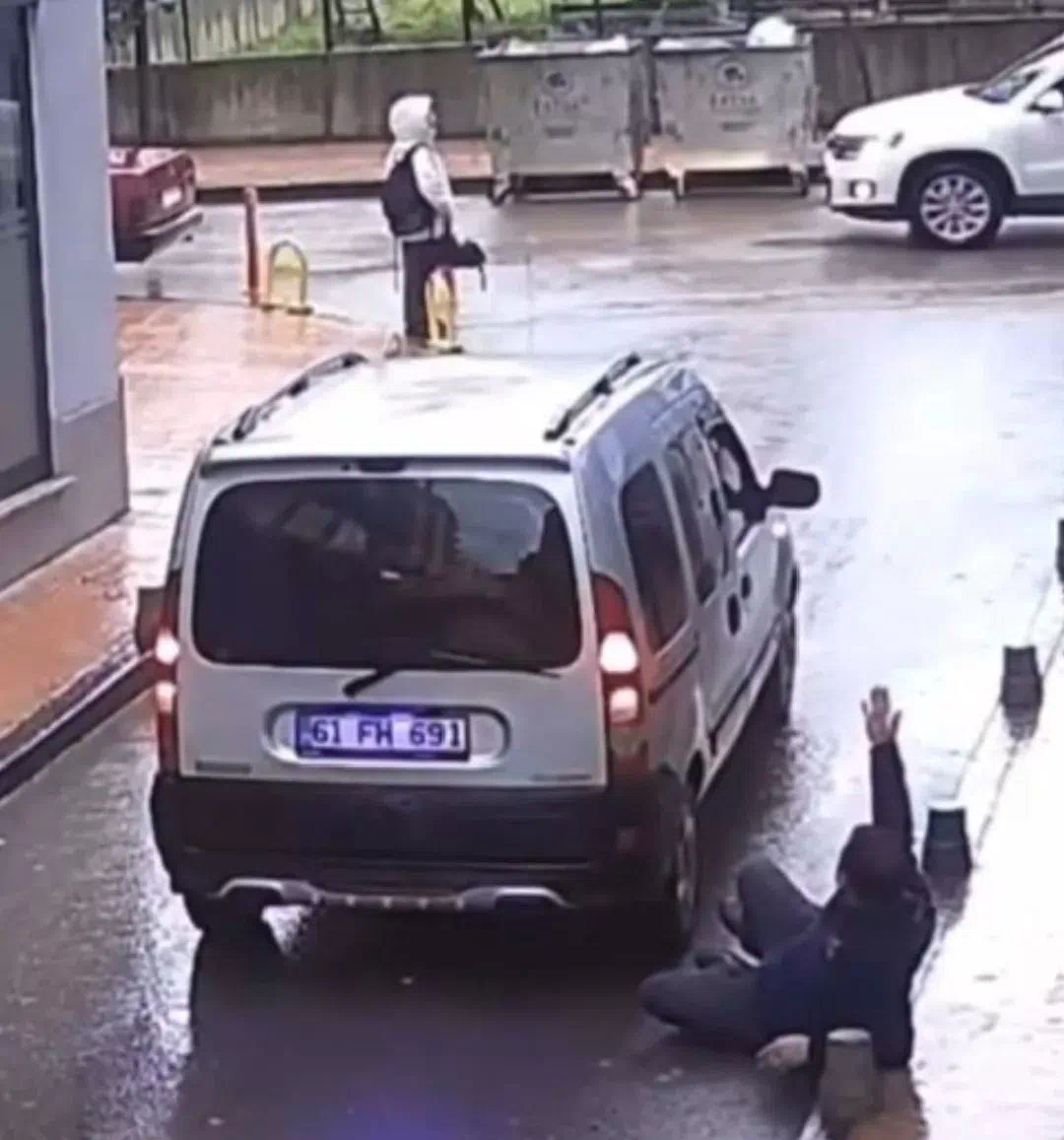 Fatsa’da Görüntülendi: Araç Geri Gelirken Yaya Çarptı