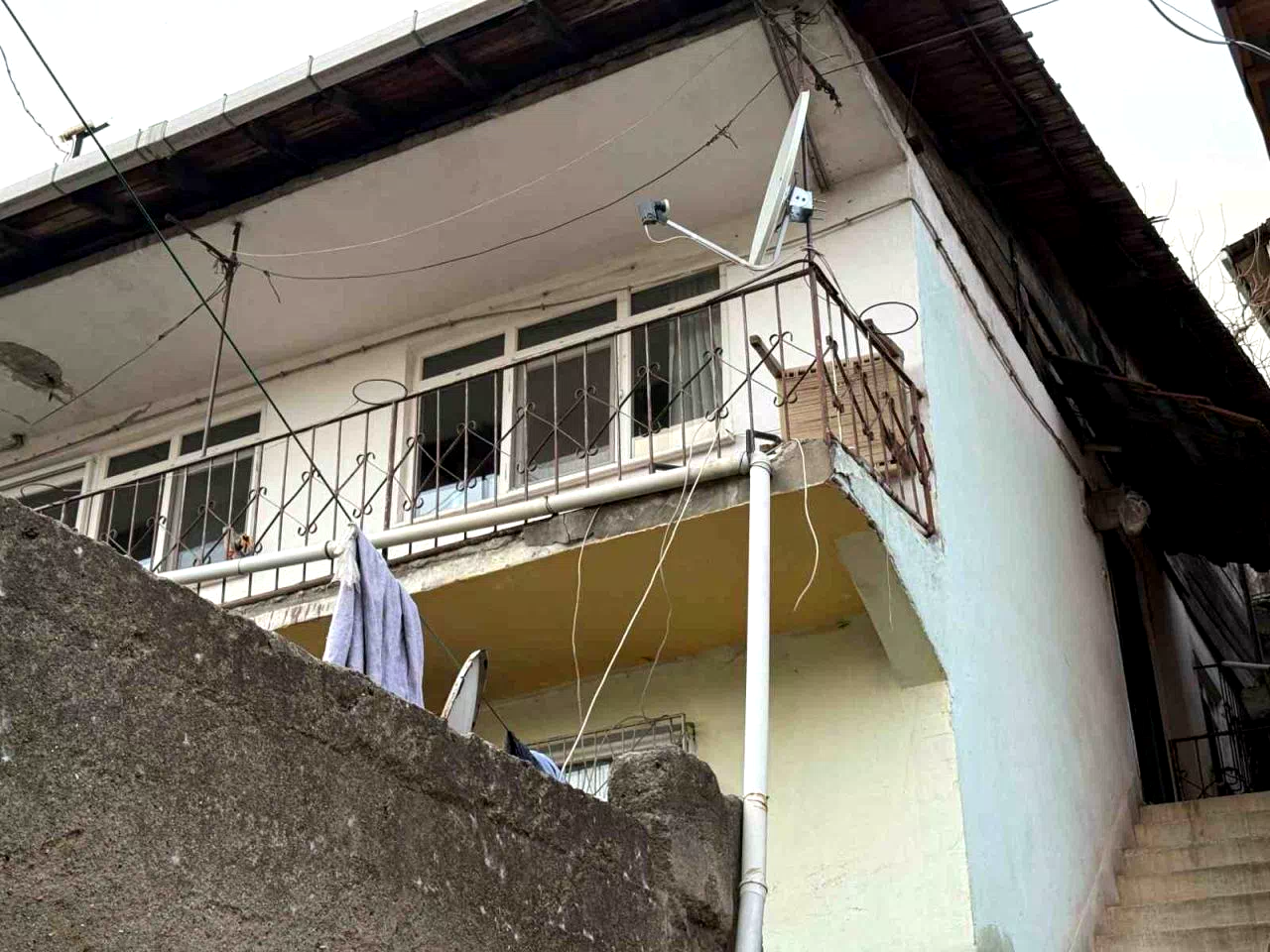 Fayanslar kabarınca AFAD ve polis harekete geçti: Ev tedbiren tahliye edildi