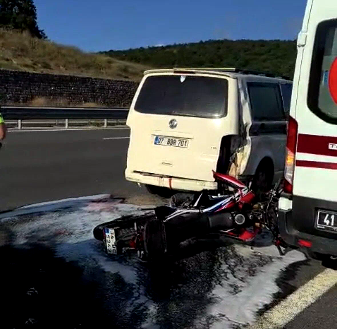 Feci kazada ağır yaralanan motosiklet sürücüsü yaşam savaşını kaybetti