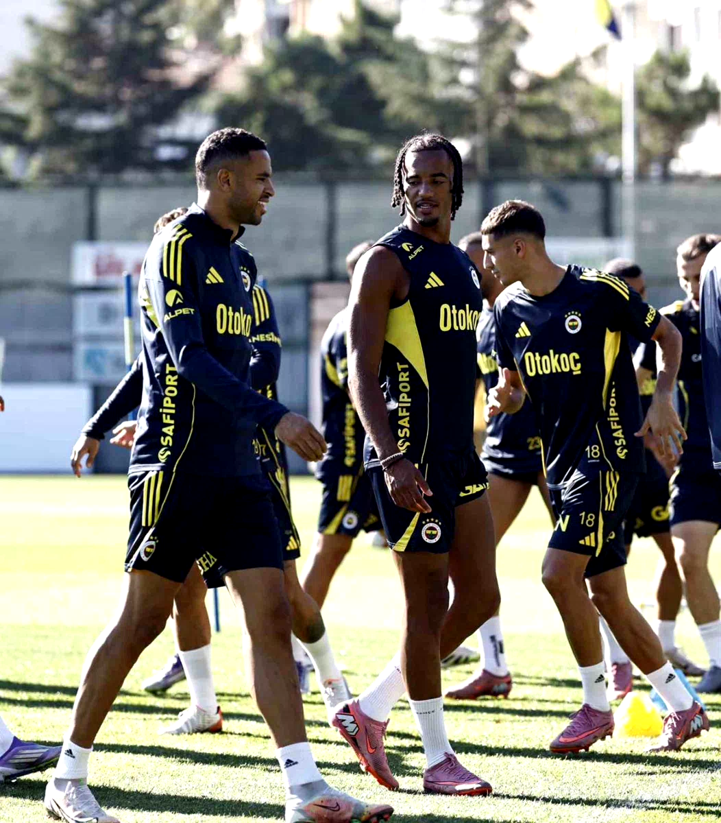 Fenerbahçe, Alanyaspor maçı öncesi kampa girdi