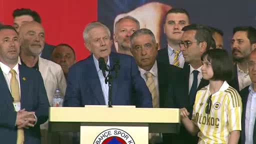 Fenerbahçe Başkanı Aziz Yıldırım, bazı sosyal medya hesaplarının kullanıcıları hakkında Bakırköy Cumhuriyet Başsavcılığına suç duyurusunda bulundu. Başsavcılık, konuyla ilgili İstanbul Emniyet Müdürlüğü Siber Suçlarla Mücadele Şube Müdür