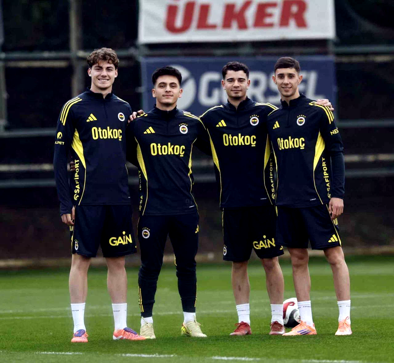 Fenerbahçe, Beşiktaş derbisi için kampa girdi