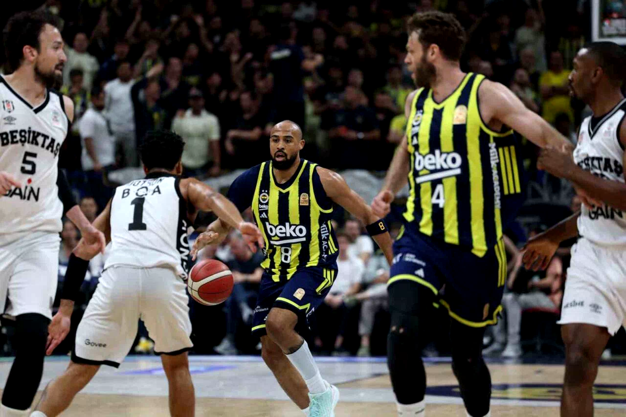 Fenerbahçe, Beşiktaş karşısında seriyi 1-1’e getirdi