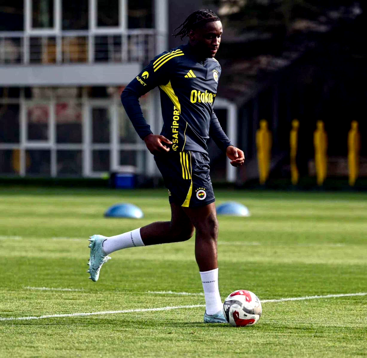 Fenerbahçe’de ara sona erdi, derbi mesaisi başladı