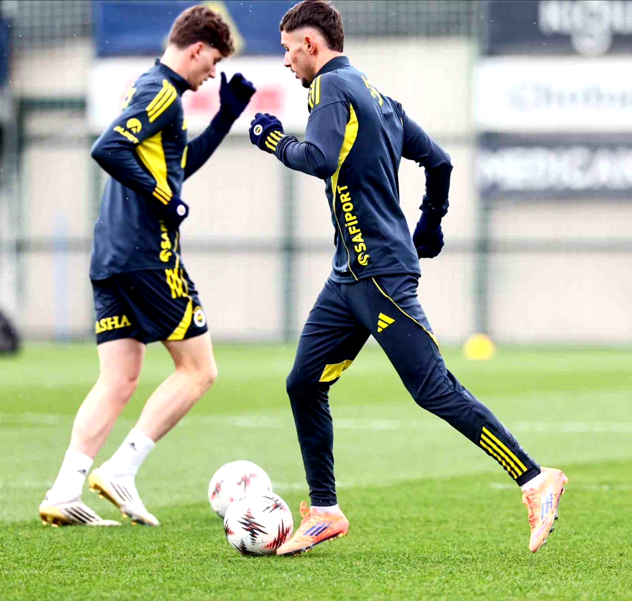 Fenerbahçe’de FCSB maçının hazırlıkları başladı