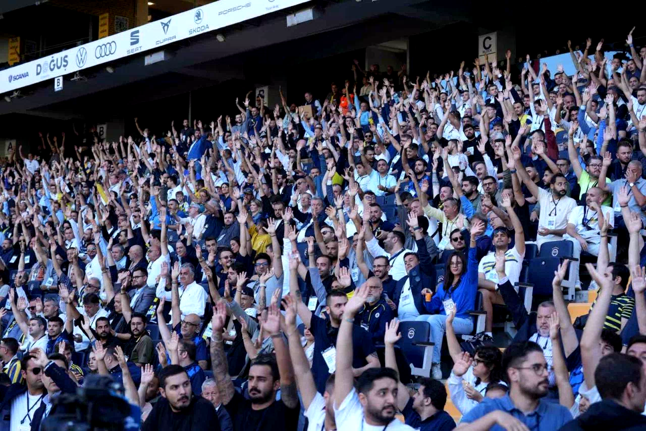 Fenerbahçe’de taşınmazlar üzerinde yönetime yetki veren maddeler oy çokluğuyla reddedildi